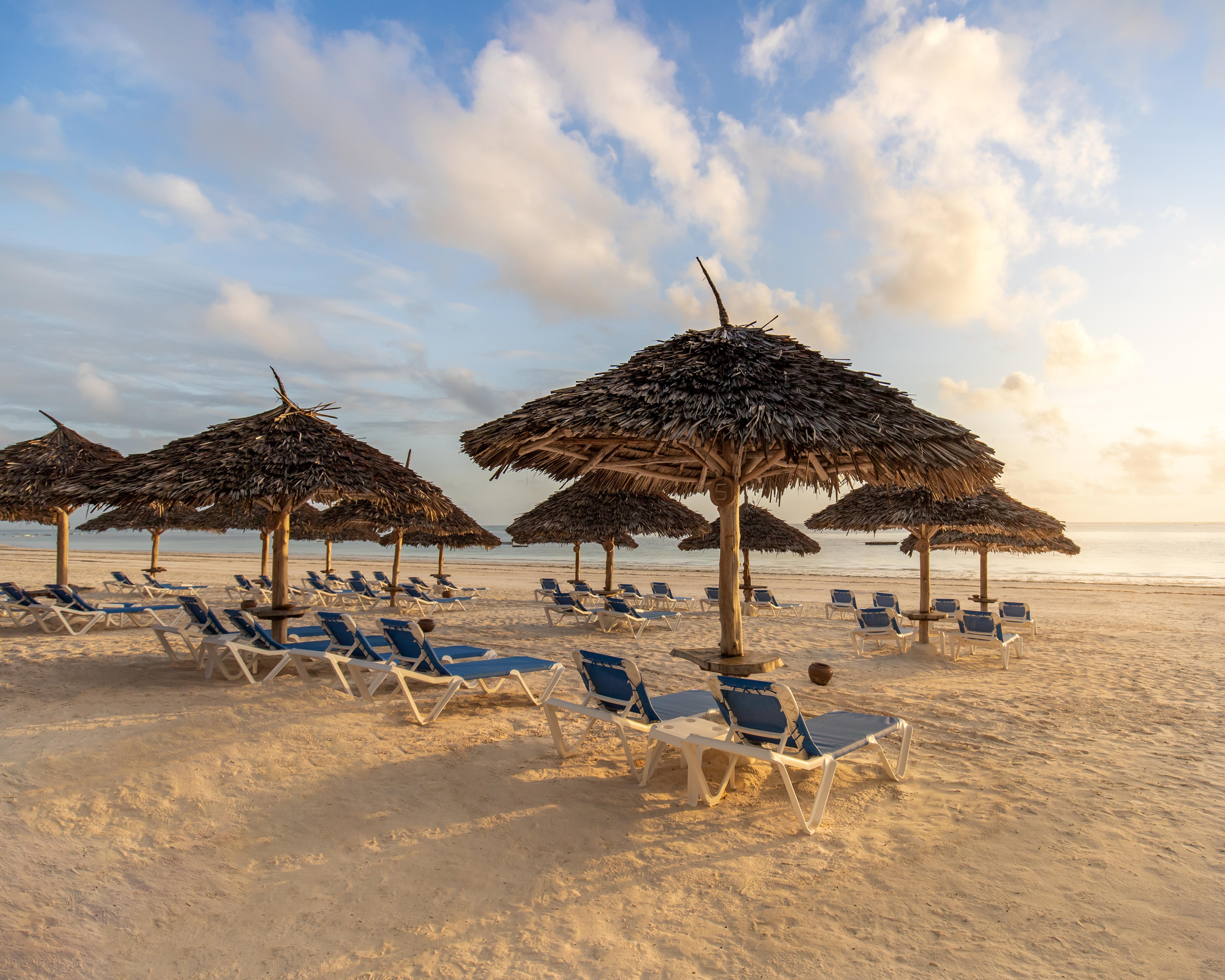 Kiwengwa Beach Resort Exterior photo Beach at Atlantis Paradise Island