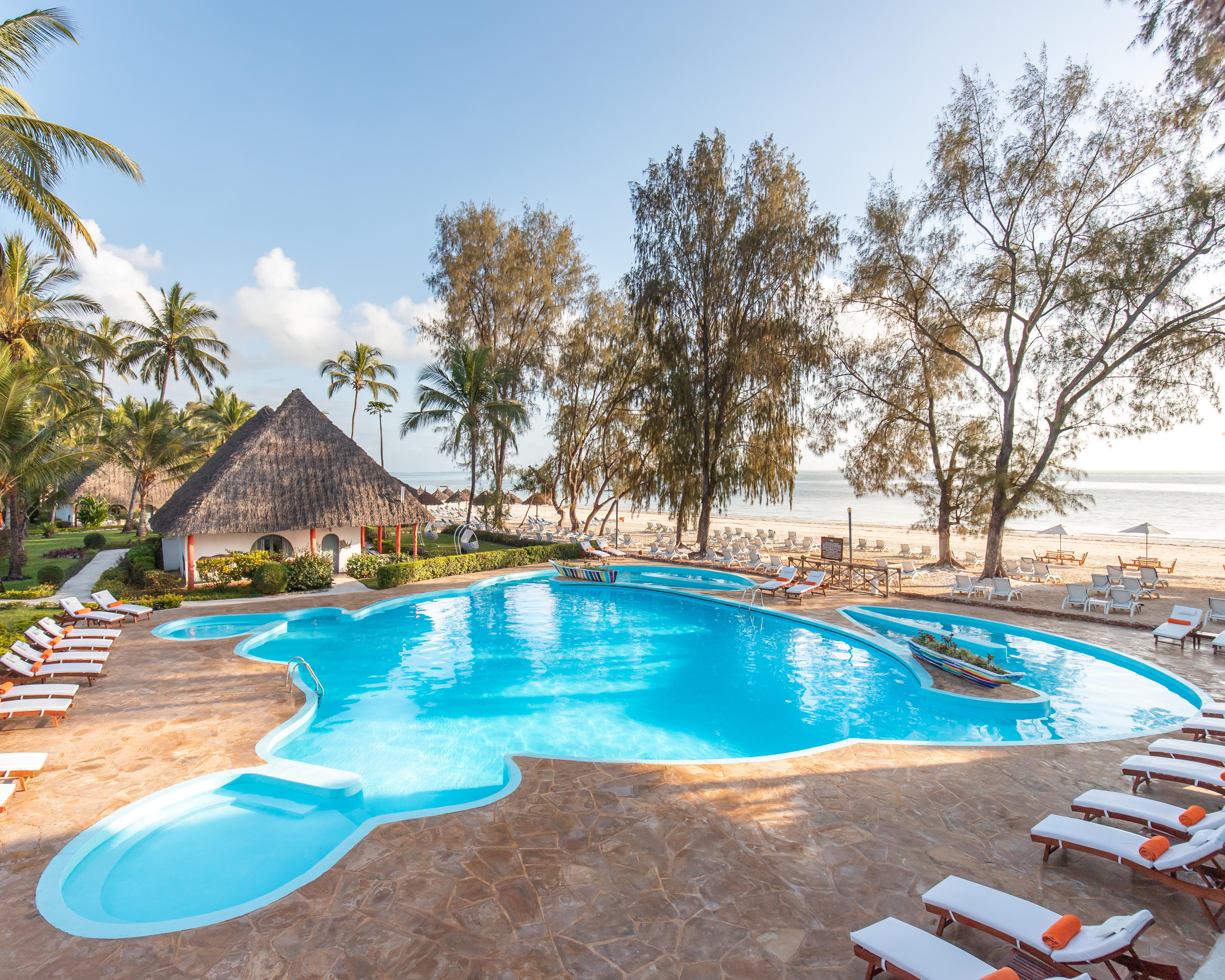 Kiwengwa Beach Resort Exterior photo The swimming pool at the Southern Sun Beach Island Resort