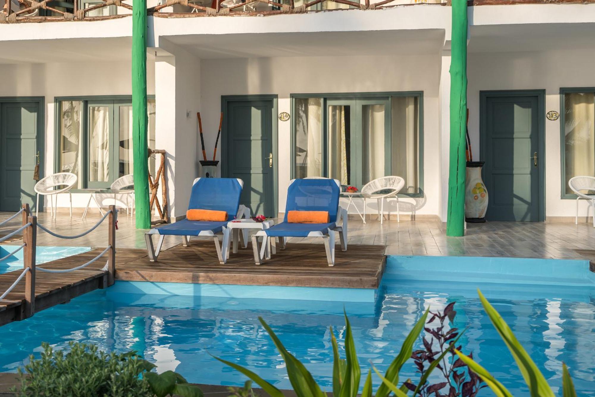 Kiwengwa Beach Resort Exterior photo A swim-out room at the Hard Rock Hotel