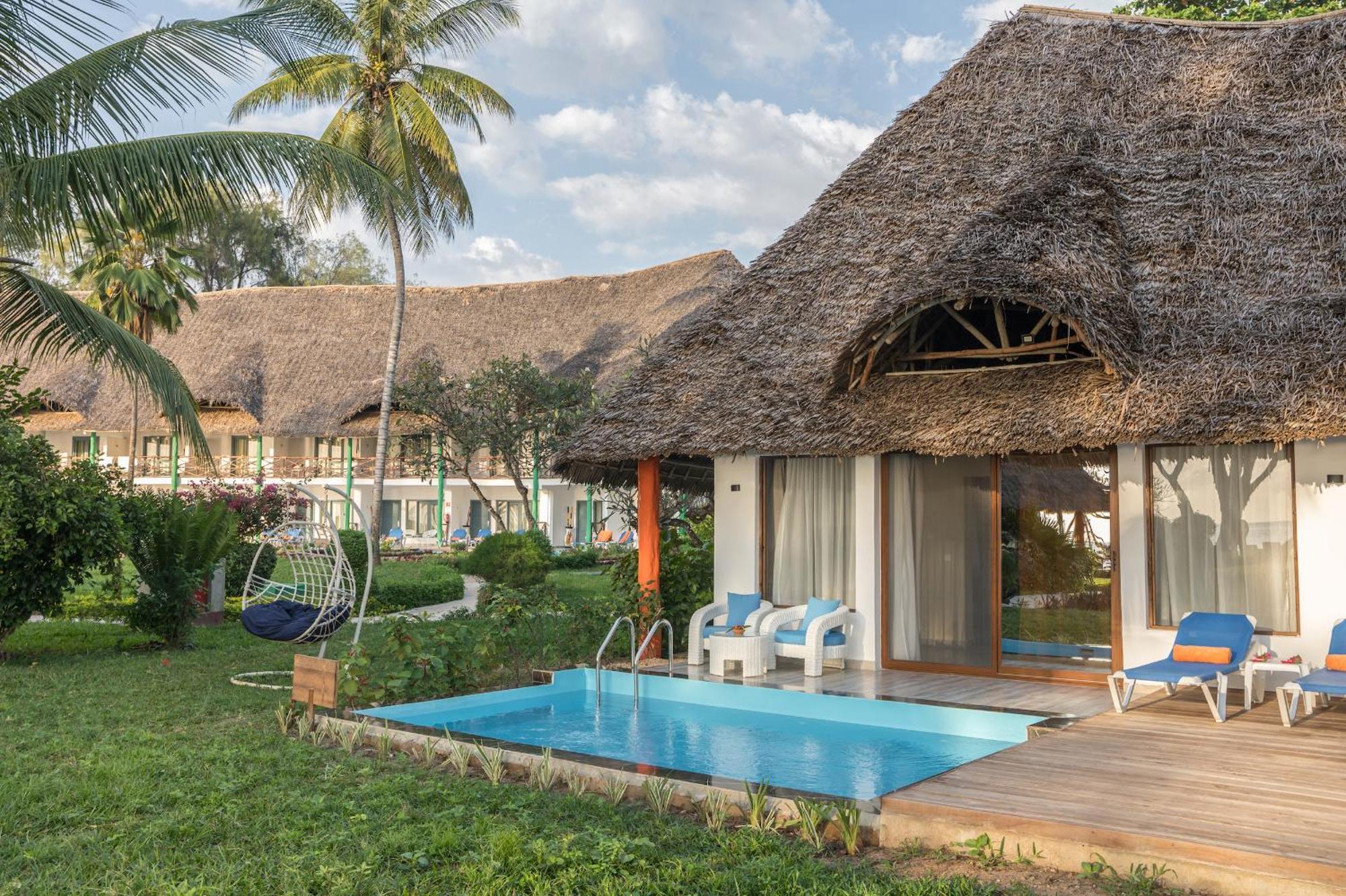 Kiwengwa Beach Resort Exterior photo A pool villa at the resort