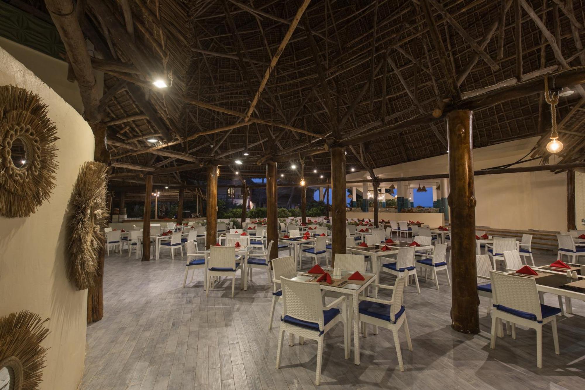 Kiwengwa Beach Resort Exterior photo The interior of the restaurant