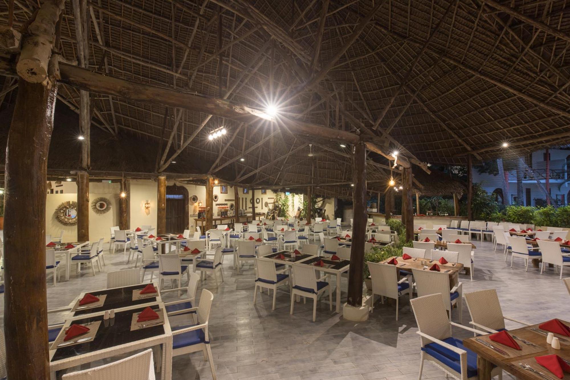 Kiwengwa Beach Resort Exterior photo The interior of the restaurant